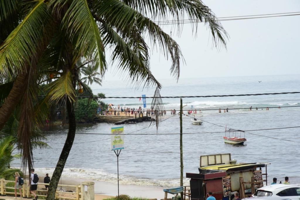 ホテル Turtle Bay ヒッカドゥワ エクステリア 写真